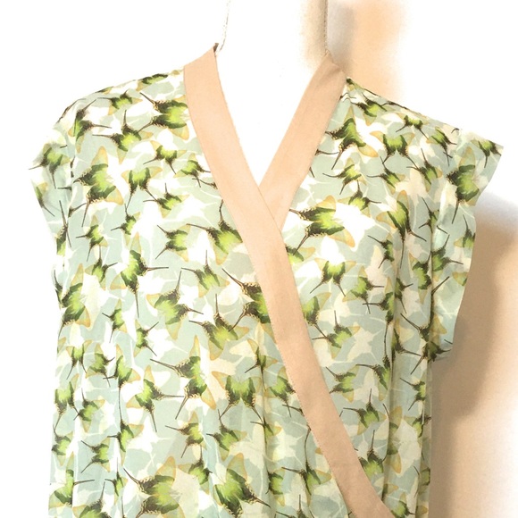 Cabi faux wrap blouse, Sz Large, short sleeve - Picture 2 of 5